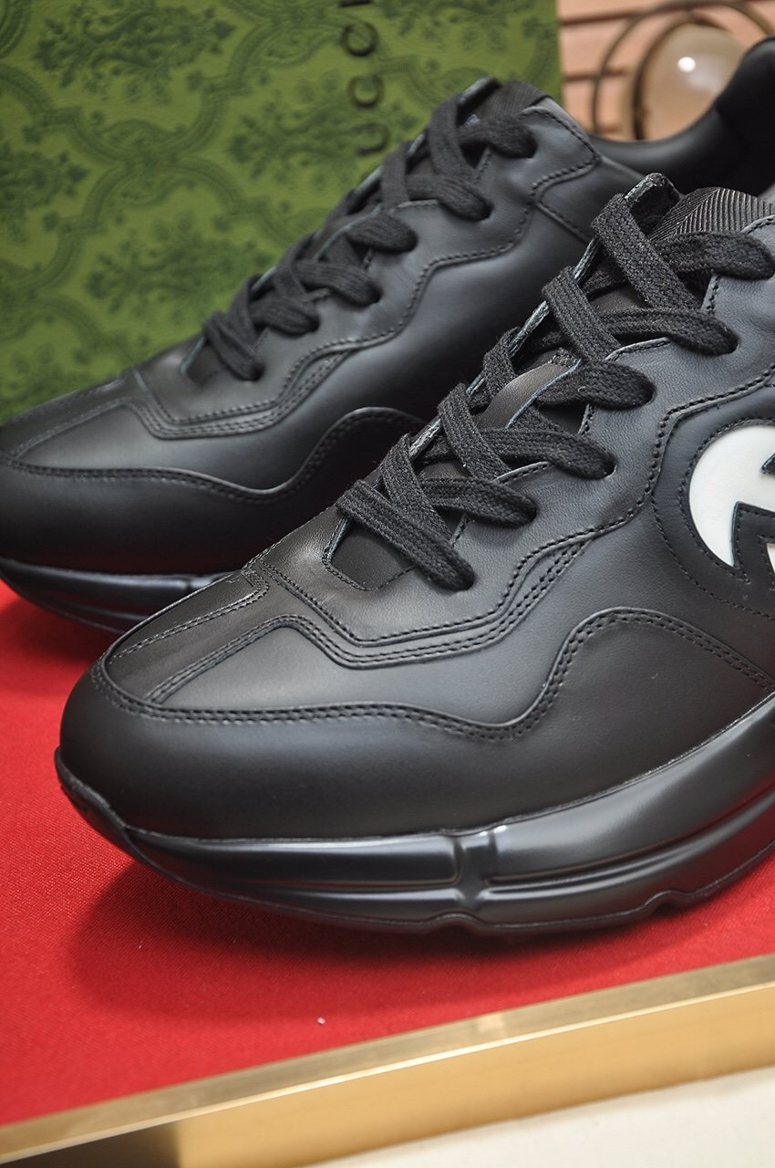 Gucci Black Logo Low-Top Sneakers — detail